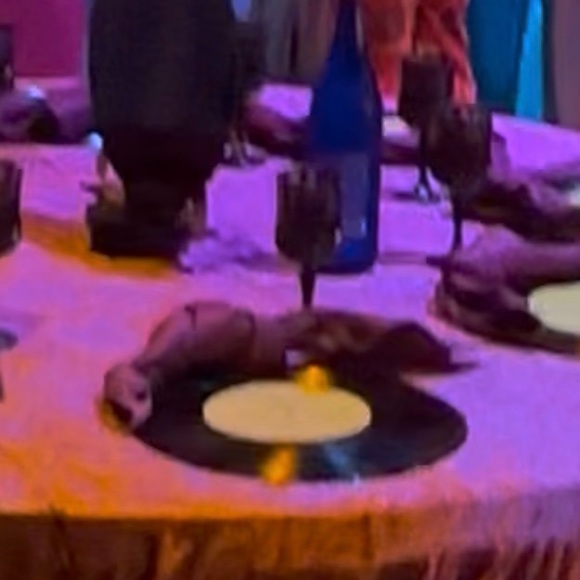 (25) Mulberry Lamour Satin Napkins 20"x 20" - Picture 2 of 3